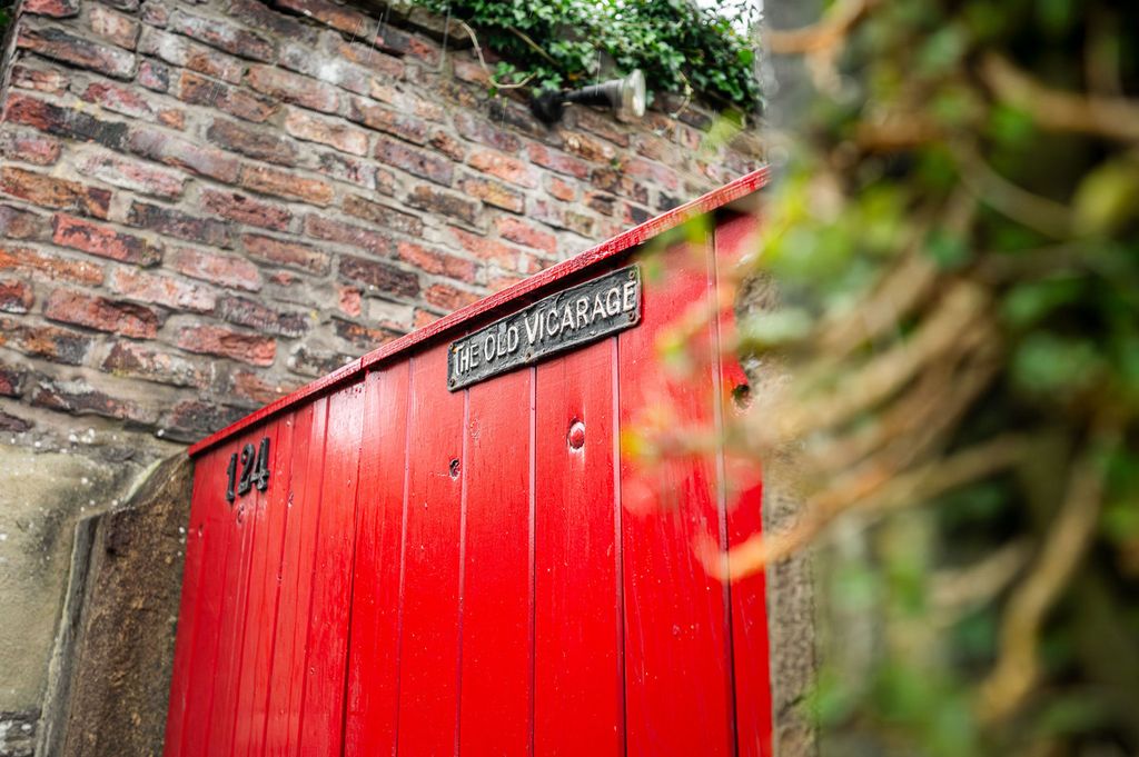 Property photo 2 of 32