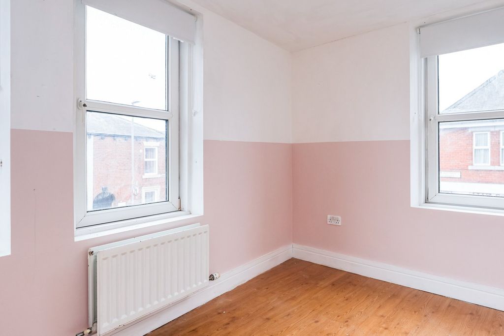 Property photo 3 of 9 53B - Bedroom 1