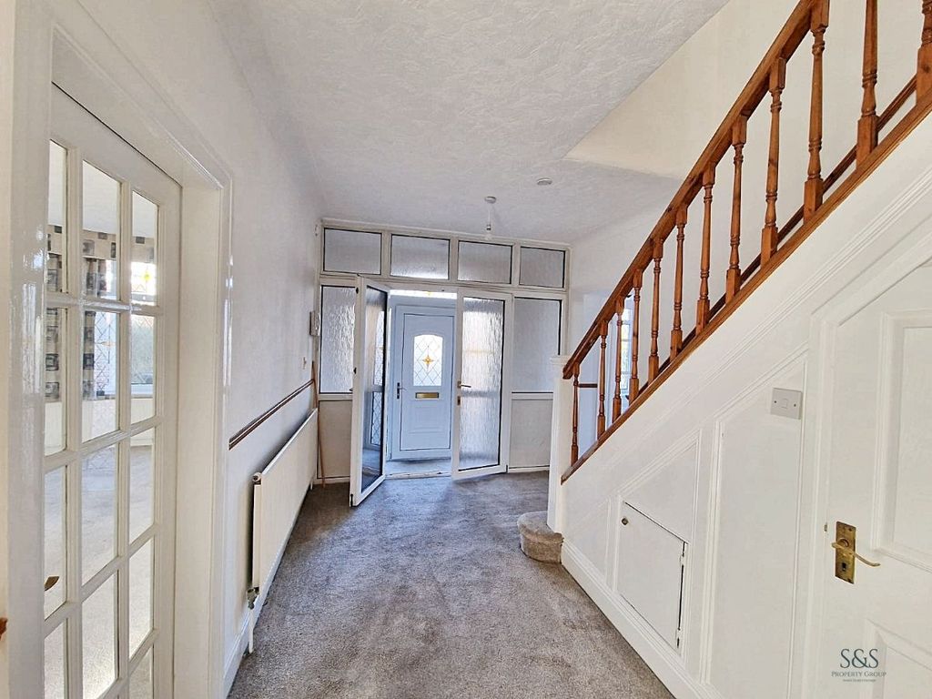 Property photo 3 of 34