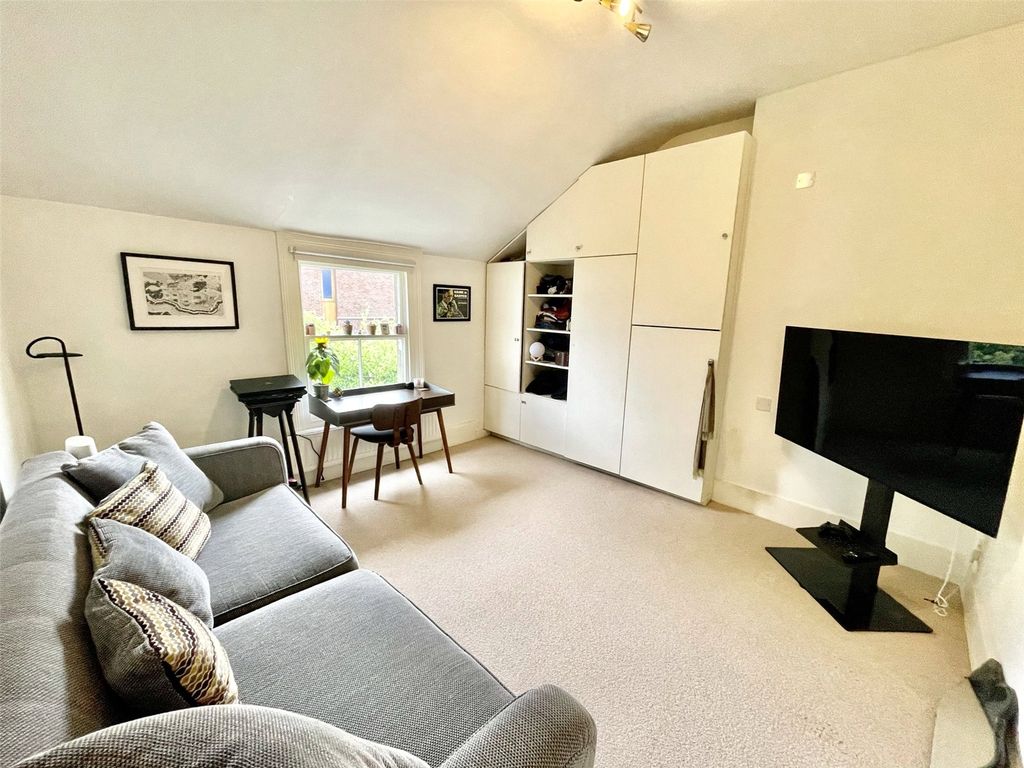 Property photo 2 of 16 Picture No. 25