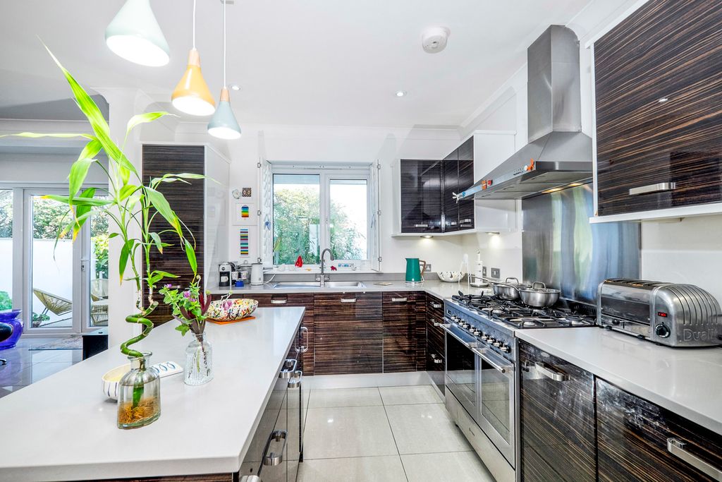 Property photo 2 of 29 Pbox-Img.Jpg