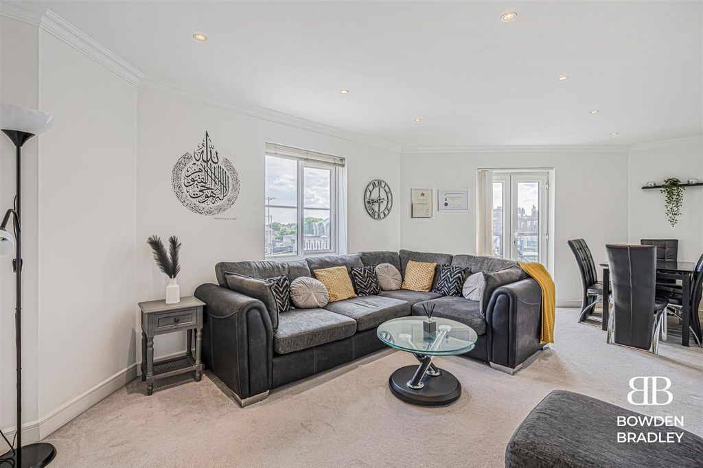 Property photo 2 of 20 Living Room