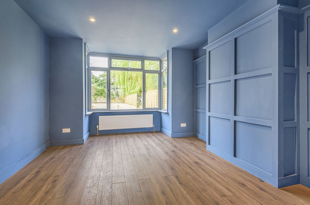 Property photo 2 of 22 Lounge