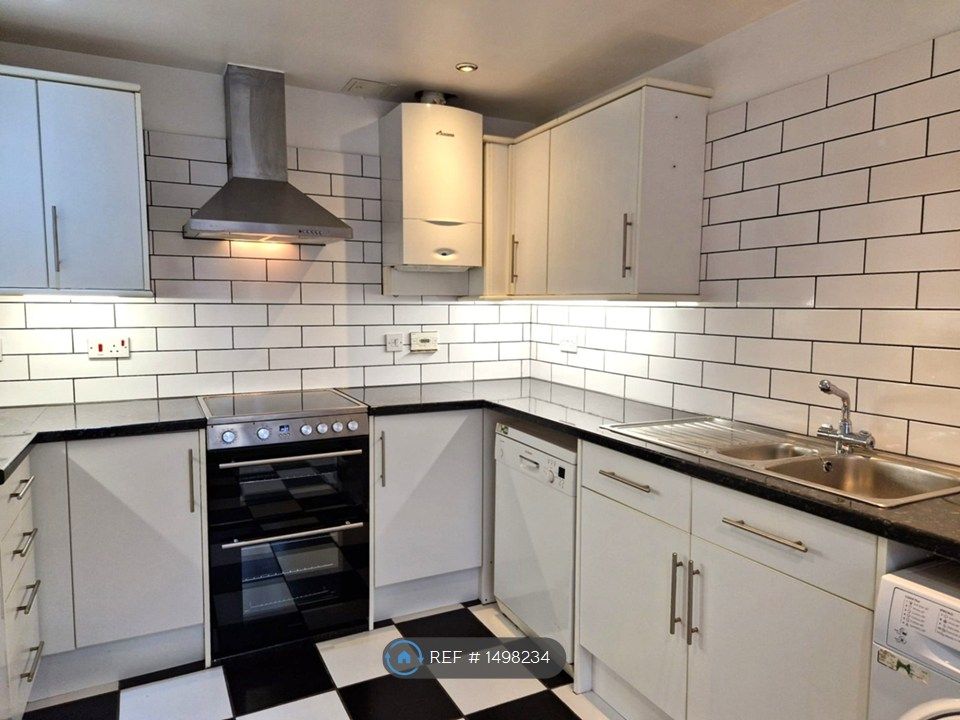 Property photo 2 of 21 Kitchen