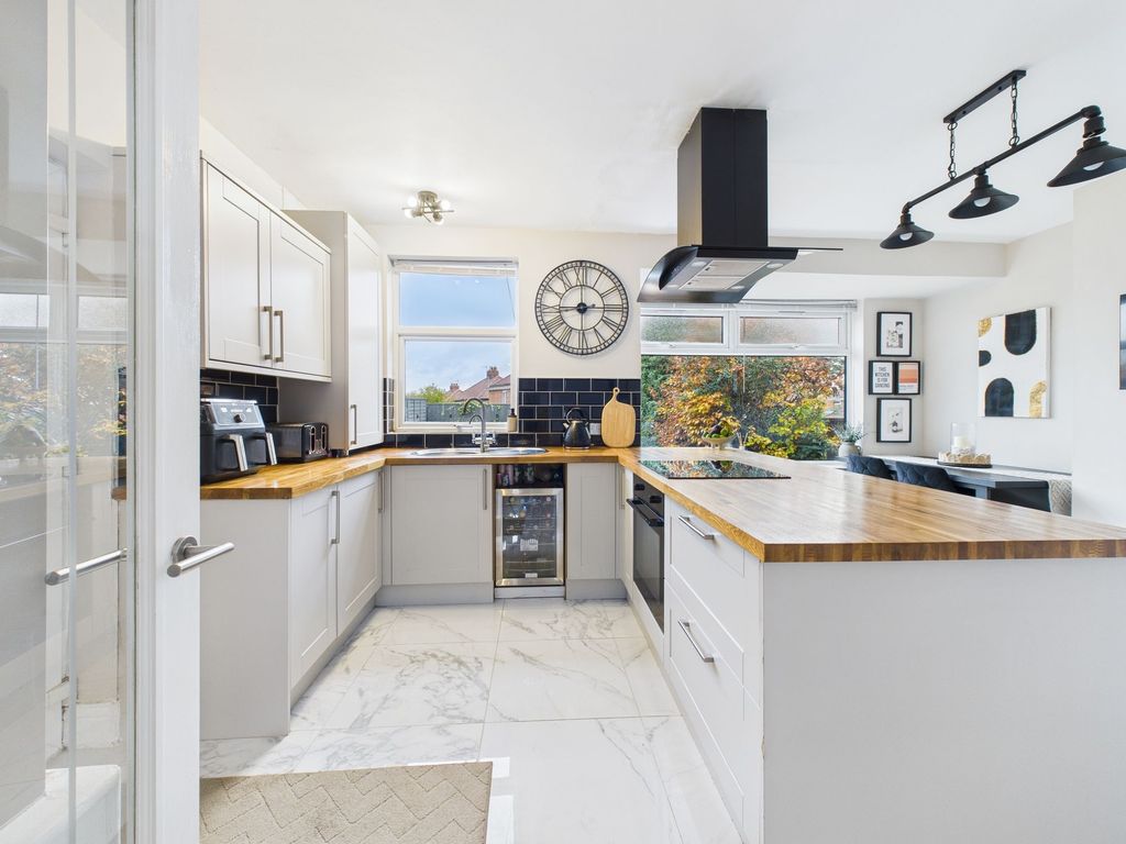 Property photo 3 of 9 Dining Kitchen