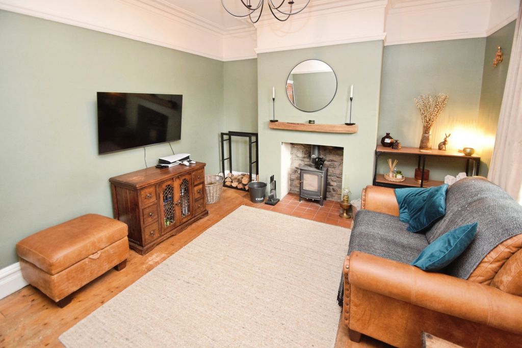 Property photo 3 of 13