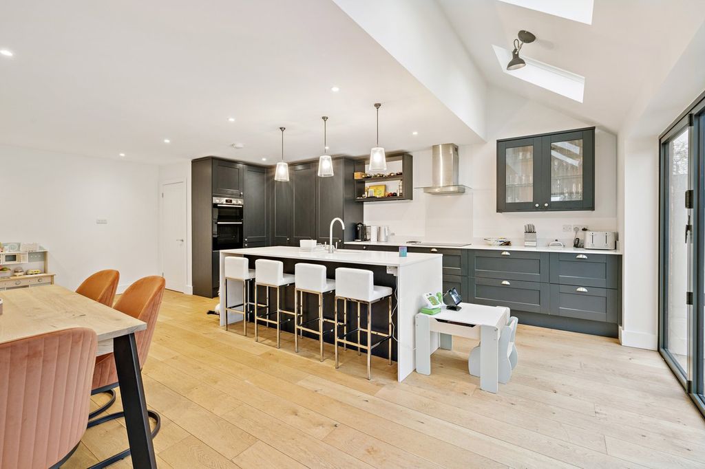 Property photo 2 of 22