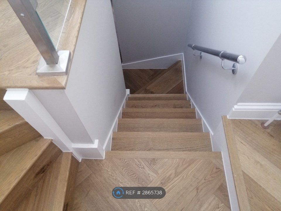 Property photo 3 of 26 Flat Entrance