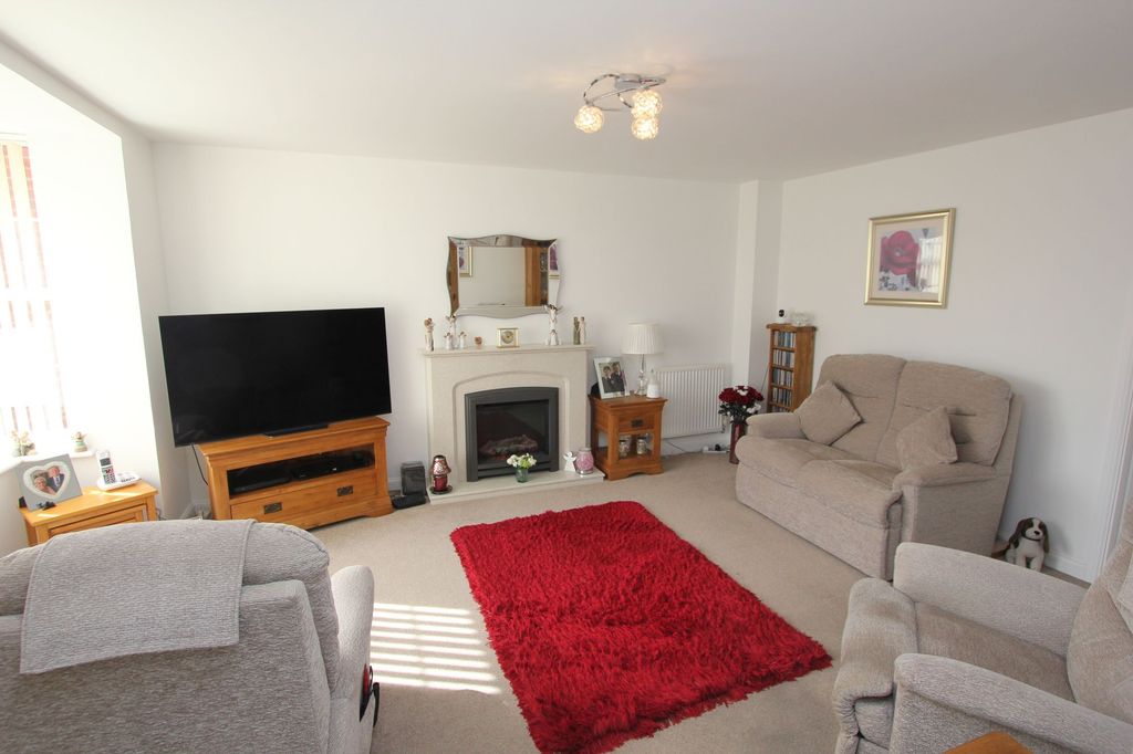 Property photo 2 of 33