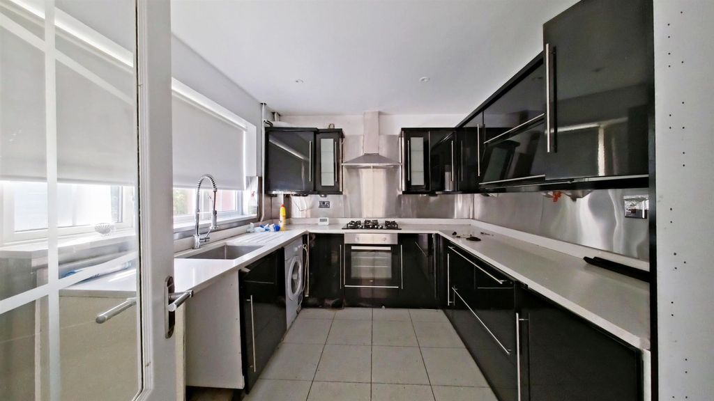Property photo 3 of 18 Kitchen.Jpg