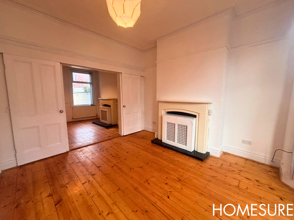 Property photo 2 of 16 Living2