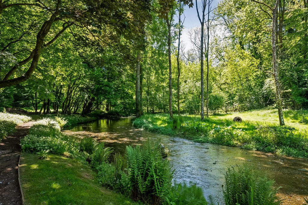 Property photo 3 of 51 House. Partnership