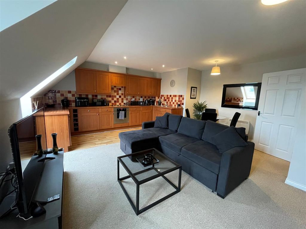 Property photo 2 of 9 Lounge