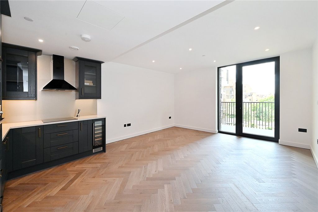 Property photo 1 of 17 Reception/Kitchen
