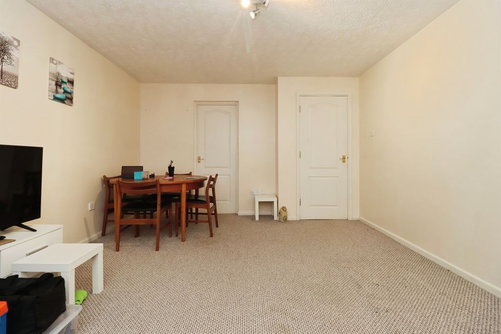 Additional image 5 of 2 bed flat for saleHigh Street, Rothwell, Kettering NN14