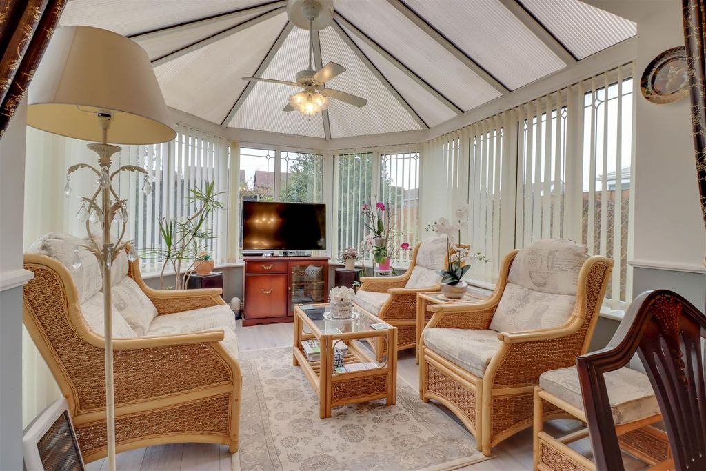 Property photo 3 of 25 4 Downham Road-25.Jpg