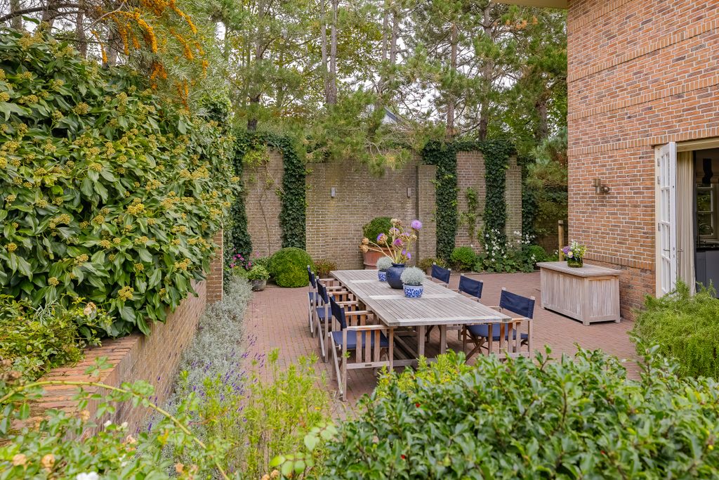 Property photo 3 of 83