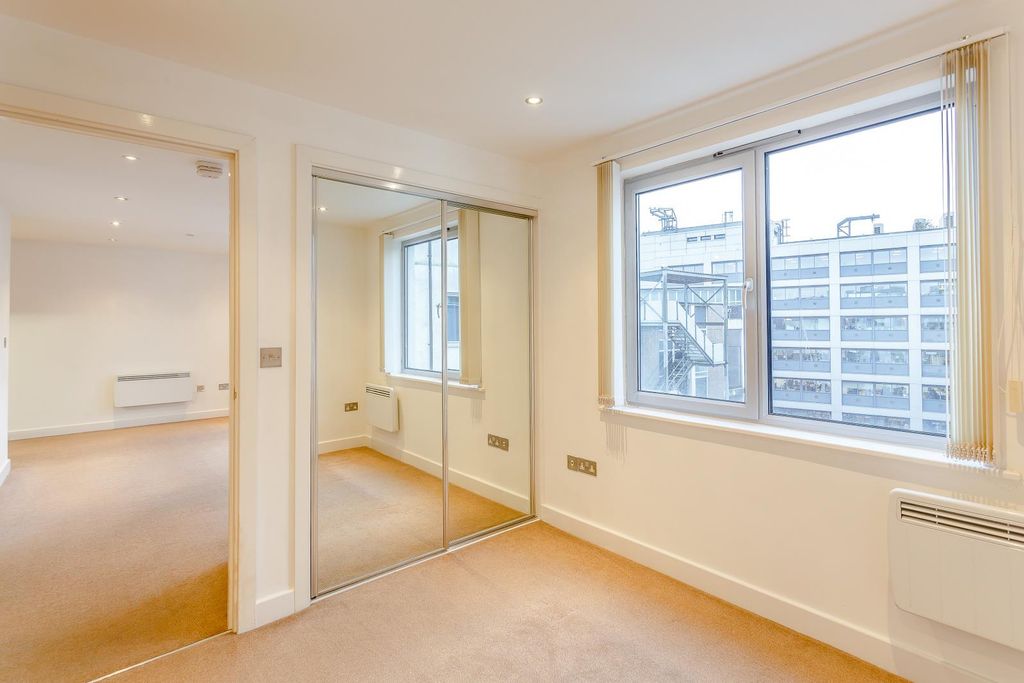 Property photo 3 of 10 Bedroom.Jpg