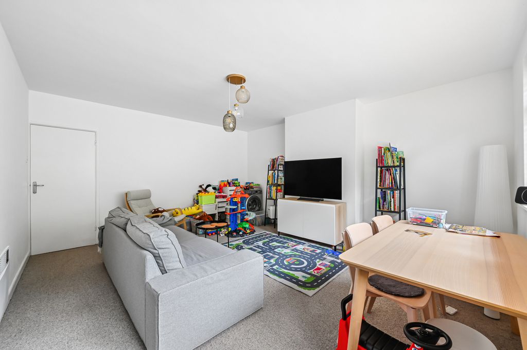 Property photo 3 of 8