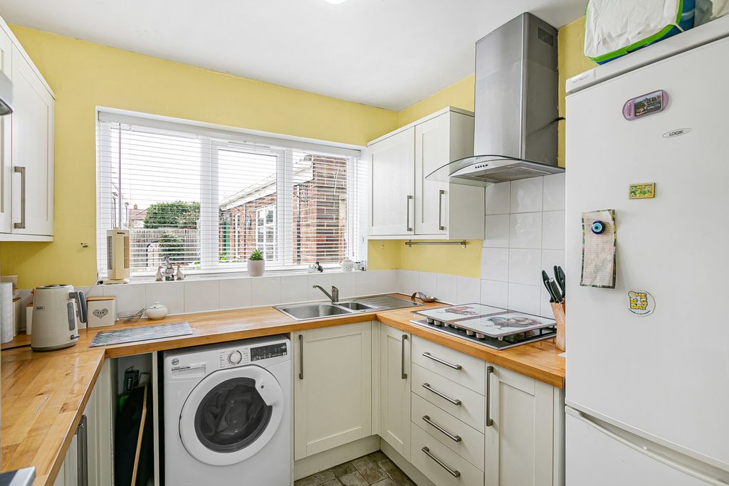 Property photo 3 of 22 Kitchen