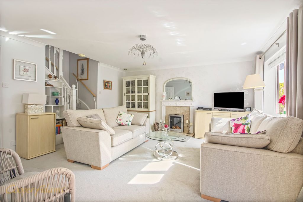 Property photo 3 of 14 Living Room