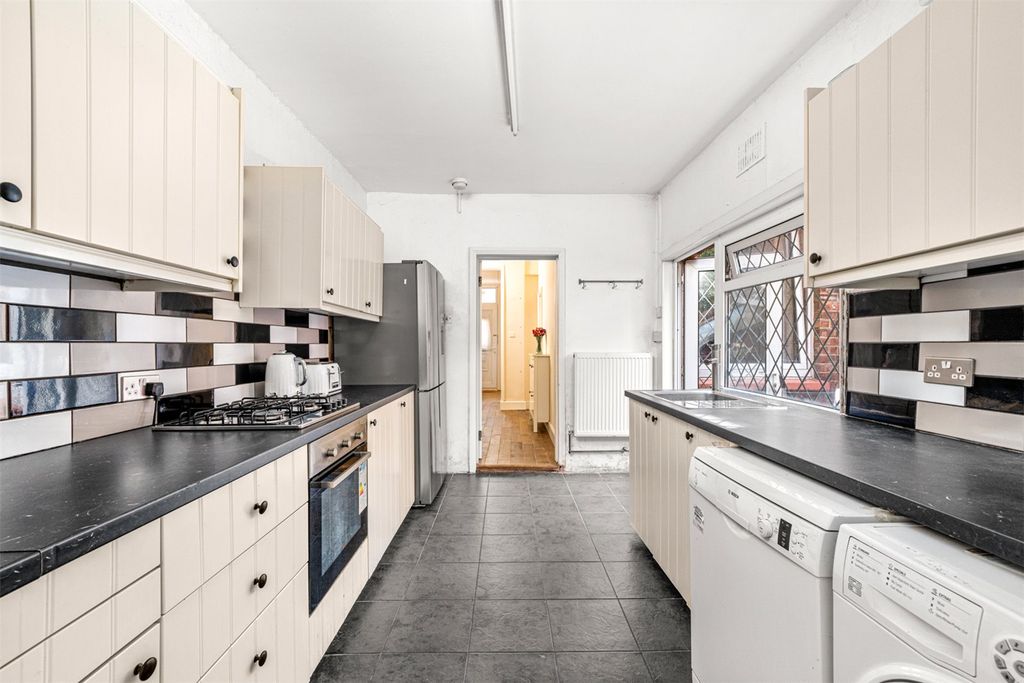 Property photo 3 of 19 Kitchen