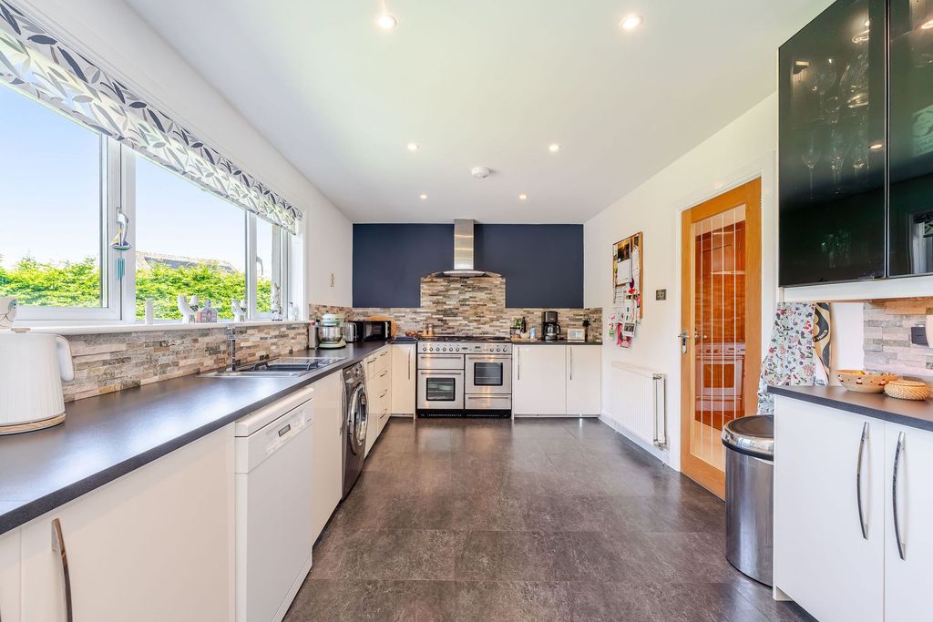 Property photo 3 of 71 Kitchen