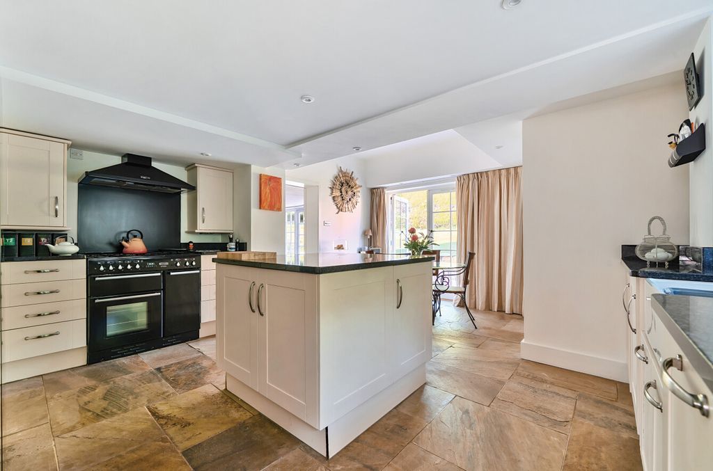 Property photo 2 of 24 1289992-14-6824c6...