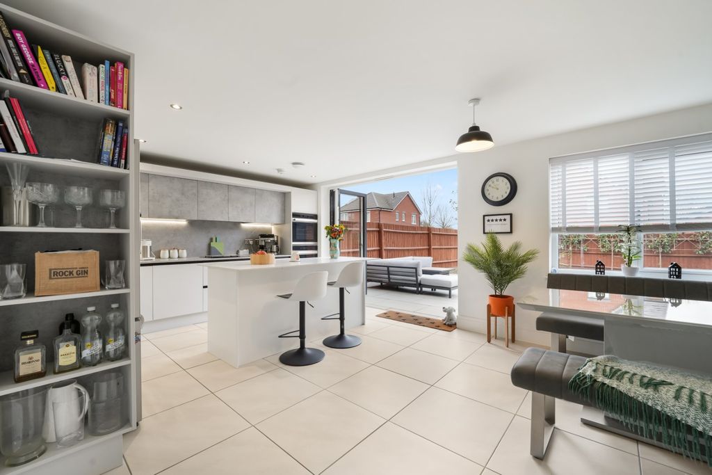 Property photo 2 of 19 Picture No. 14