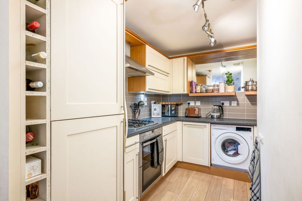 Additional image 9 of 2 bed flat for saleKingsley Avenue, Fairfield, Hitchin SG5