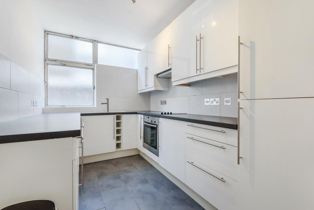 Property photo 3 of 11 Kitchen