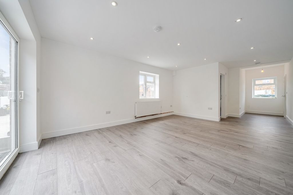 Property photo 3 of 19 1496080-10-6A60Ec...