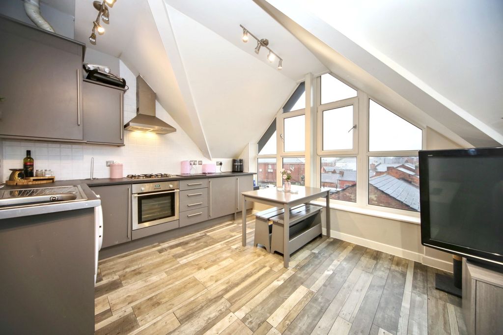 Property photo 2 of 20