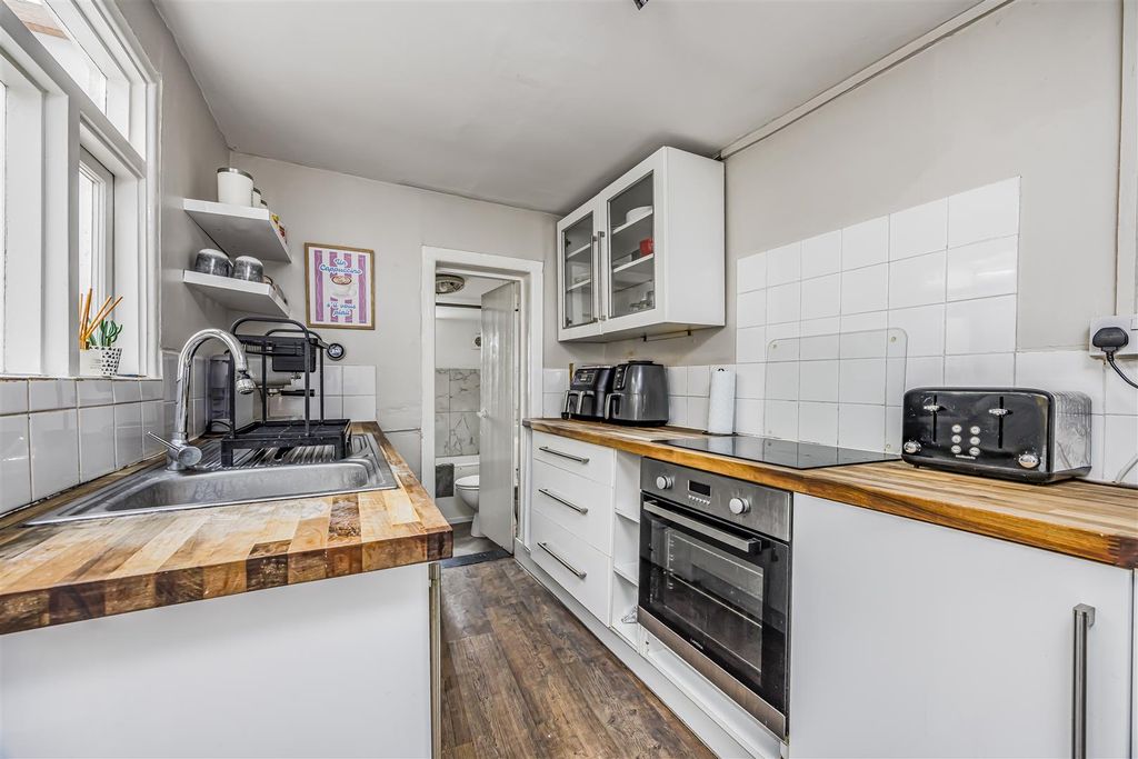 Property photo 2 of 16 52 Alver Road Po1 5Hw-Porticomarketing-Soldby-3.Jp