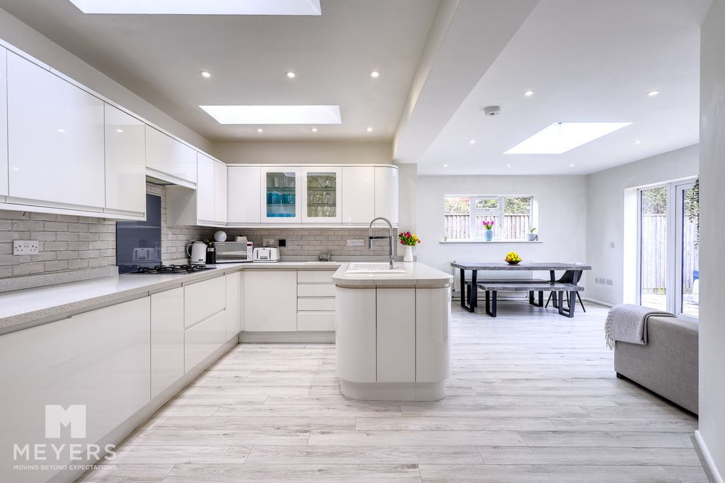 Property photo 2 of 23