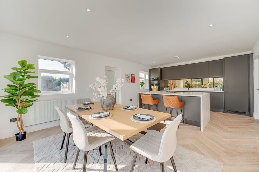 Property photo 3 of 49