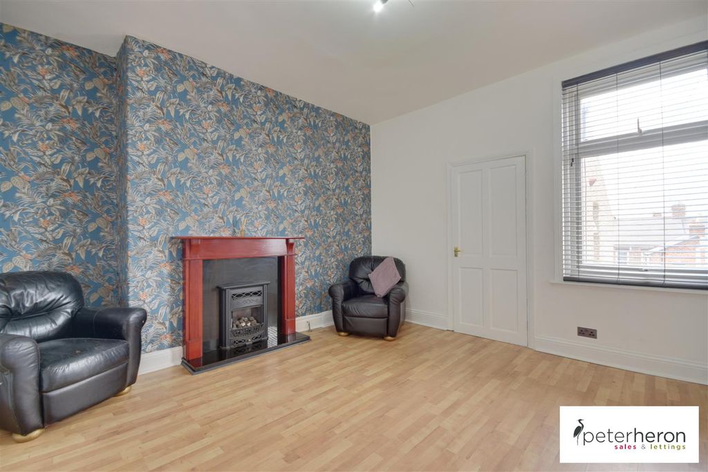 Property photo 2 of 10 Lounge