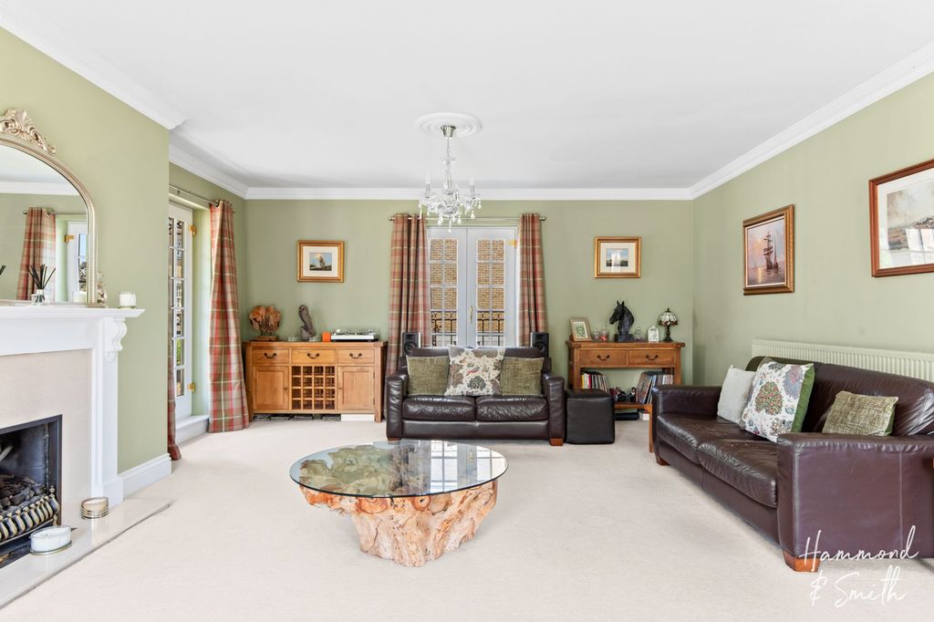 Property photo 2 of 32