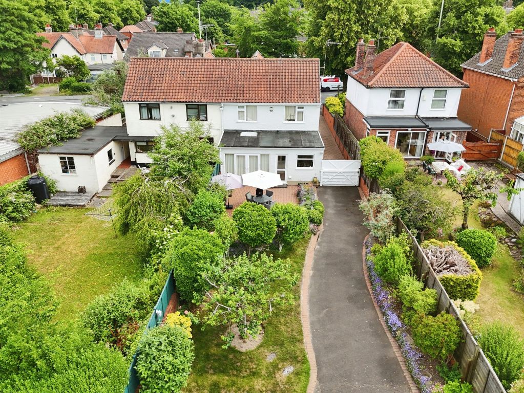 Property photo 2 of 27