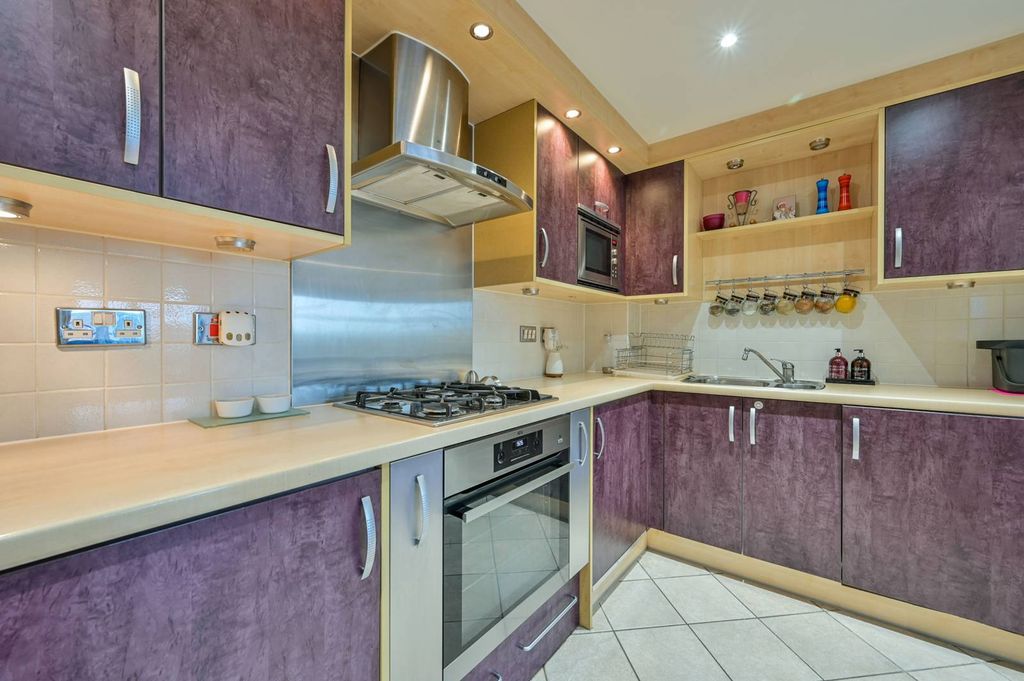 Property photo 2 of 18