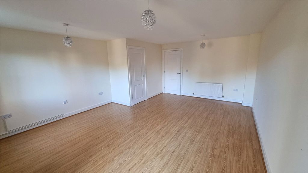 Property photo 3 of 12 Picture No. 02