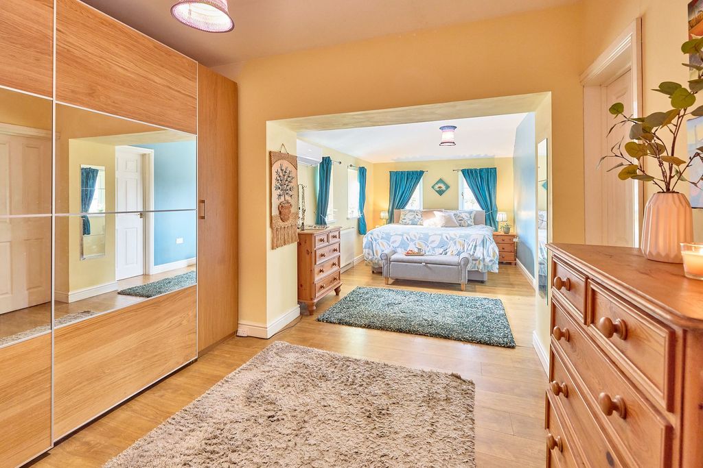 Property photo 2 of 49
