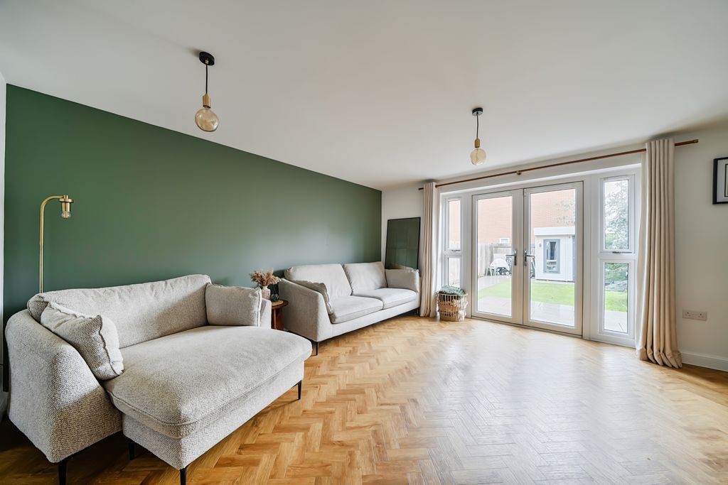 Property photo 2 of 23 Picture No. 16