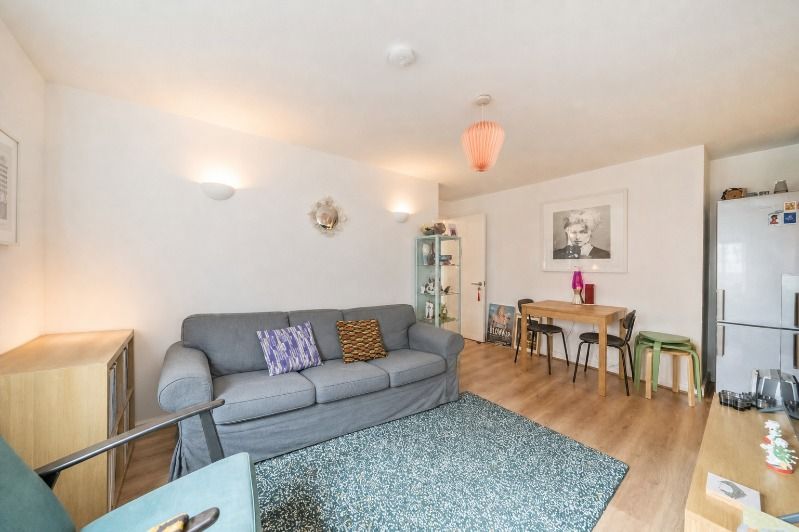 Property photo 2 of 7 1327873-12-68889d3F0A910-Arw-Min-v2