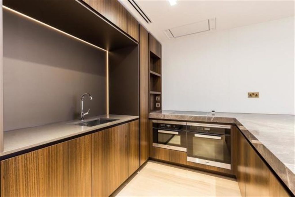 Property photo 3 of 12 Kitchen