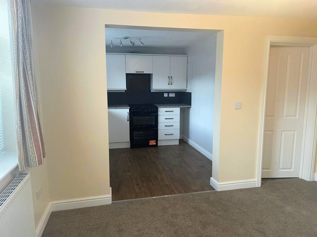 Property photo 3 of 9 Kitchen