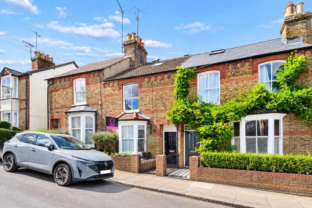 Property photo 1 of 11 Sunny London Terrace With Orchid Sign