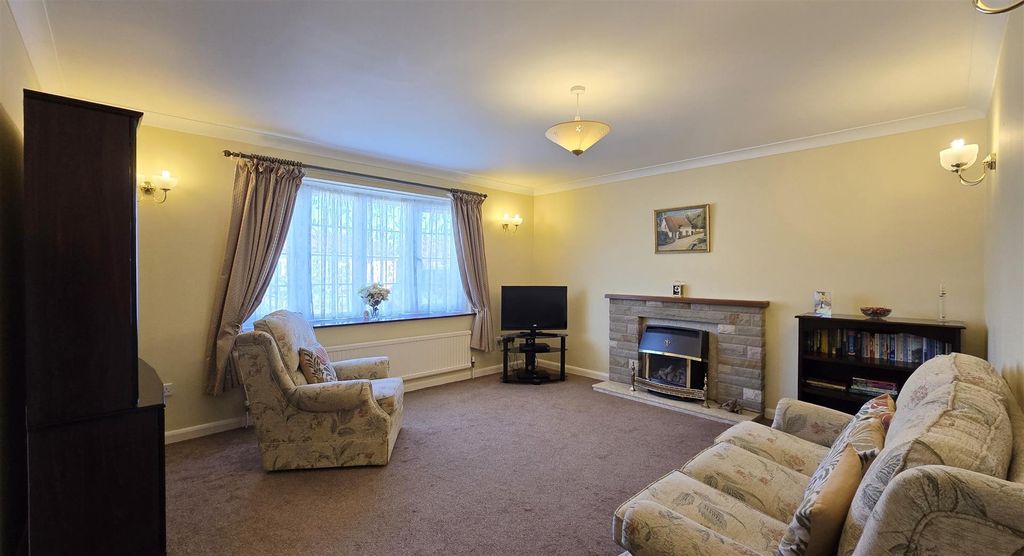 Property photo 2 of 18 Living Room