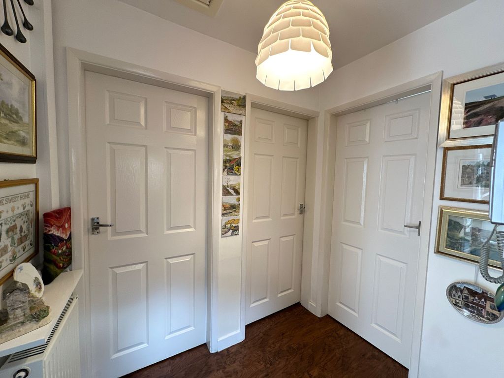 Property photo 2 of 10 Hallway