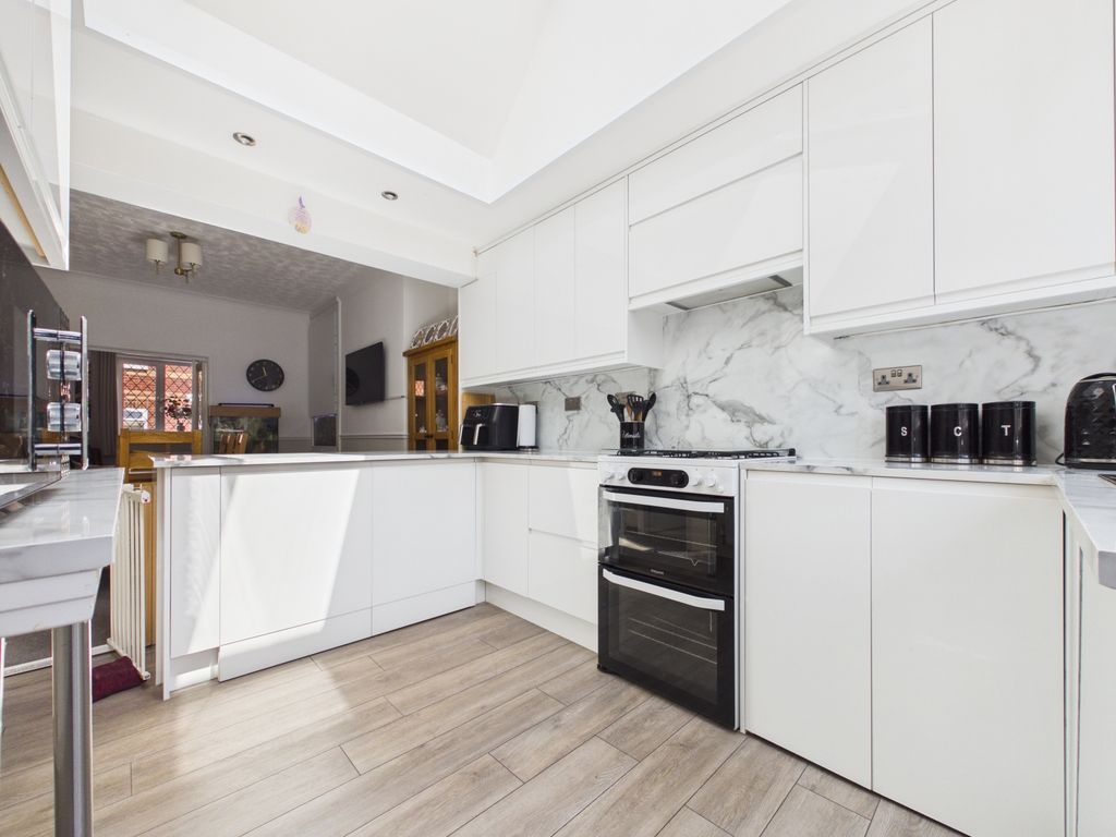 Property photo 3 of 19 3- Rob Hammond Ewemove Pontefract